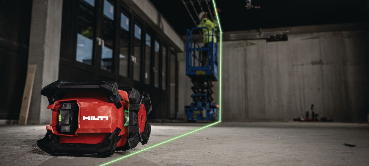 Cropped aplication picture of the rotating laser PR 40G-22. Vertical alignment.