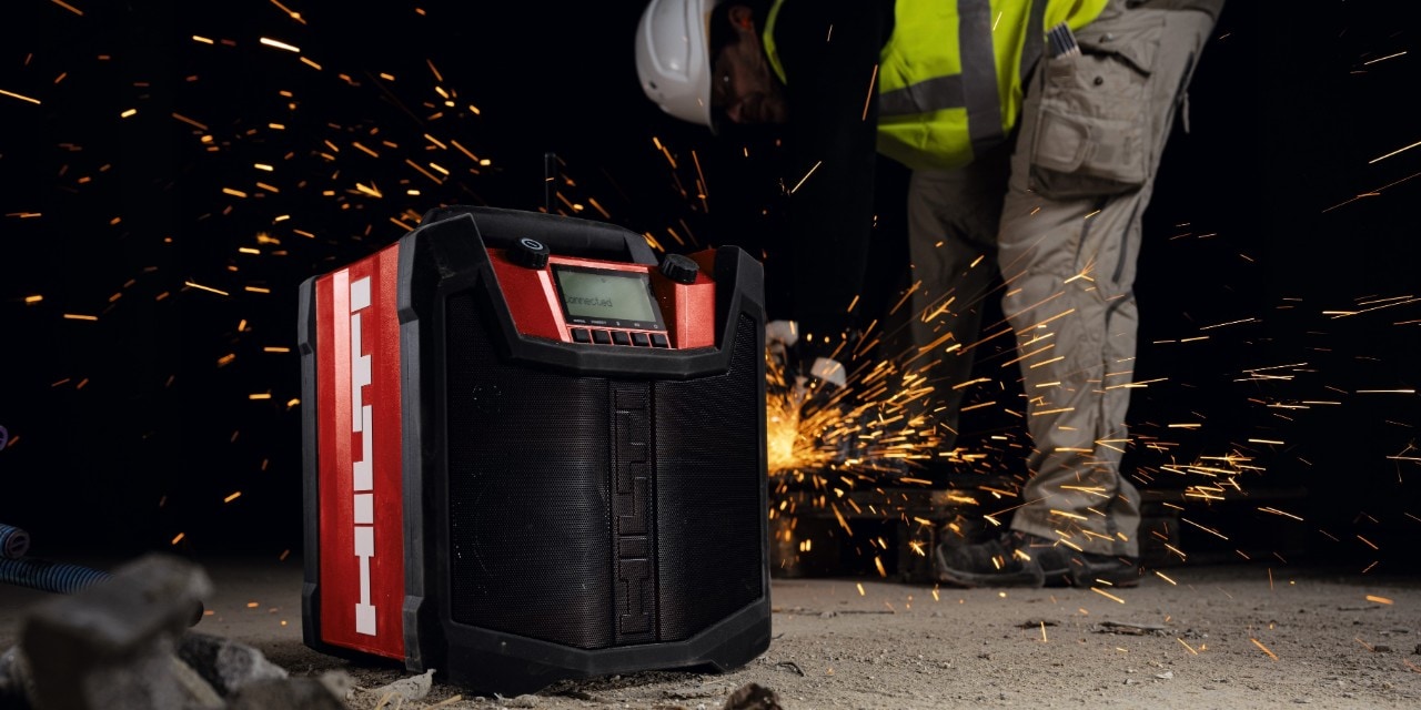 R 6-22 Jobsite radio